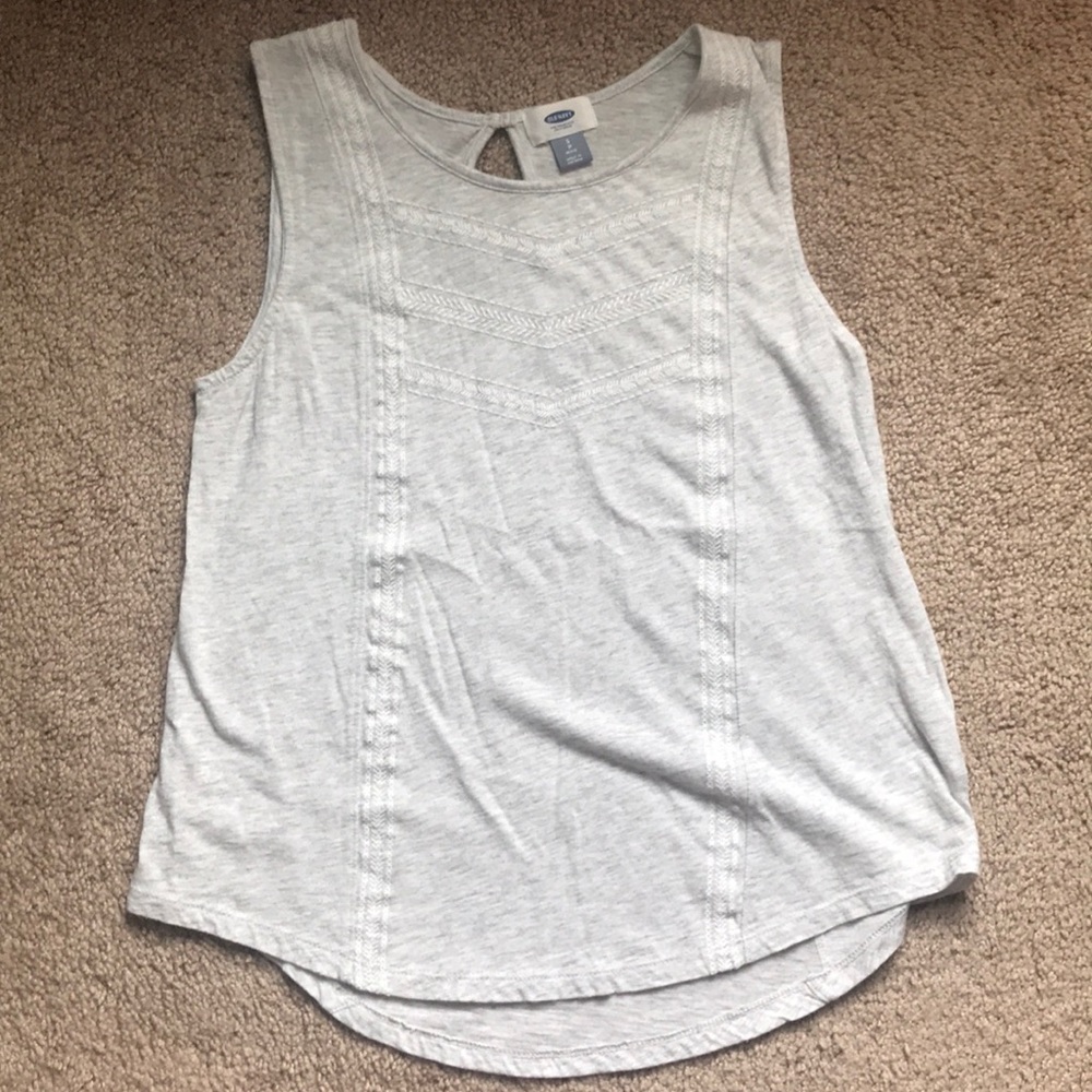 💥LAST CHANCE💥Old Navy gray embroidered tank top